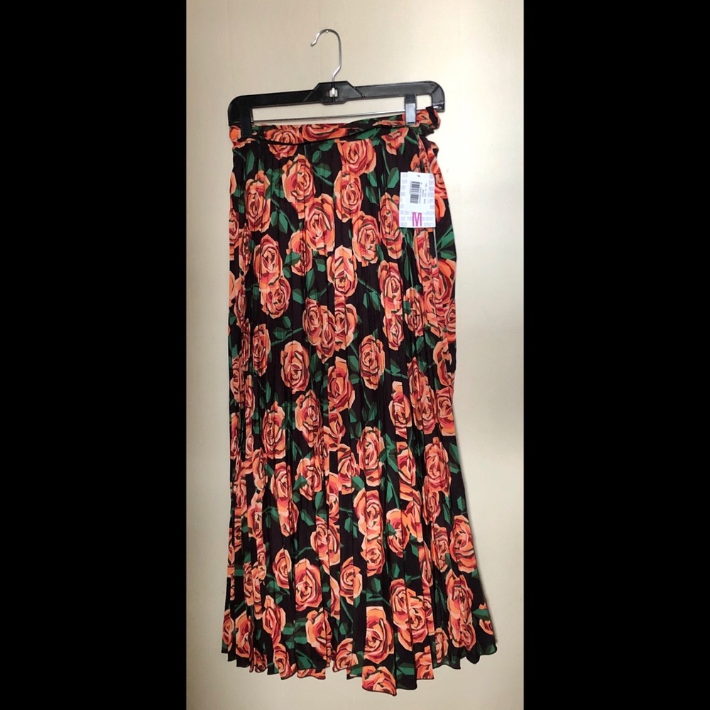 NWT Rose LuLaRoe Deanne Wrap Skirt